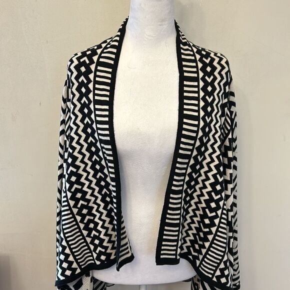 Larry Levine black white Aztec print open cardigan with hi low hem size M EUC - Picture 3 of 10